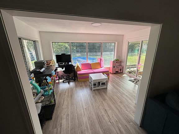 2nd image of 806 Lee St