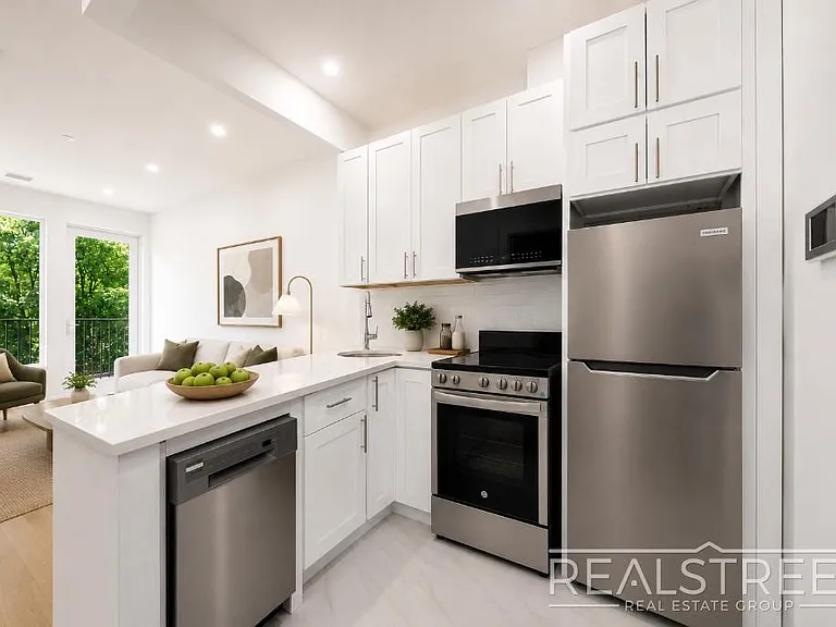 1469 Dean St #2B — Photo 3