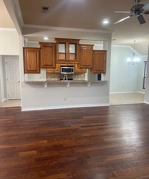 1708 Rockview Dr — Photo 5
