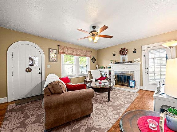 3rd image of 209 W Fairmount Ave