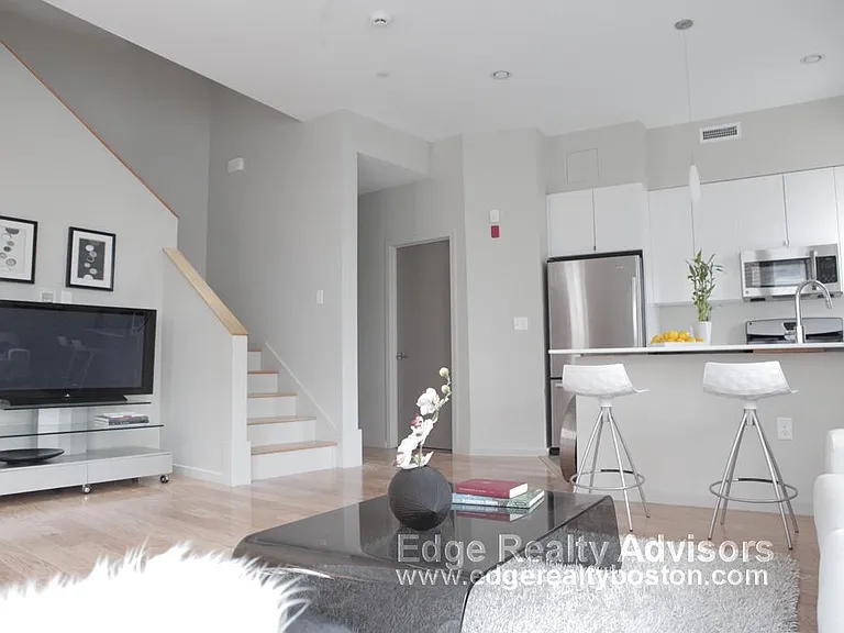 53 Glenville Ave — Photo 2