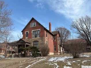 438 N 6th St, Quincy, IL --