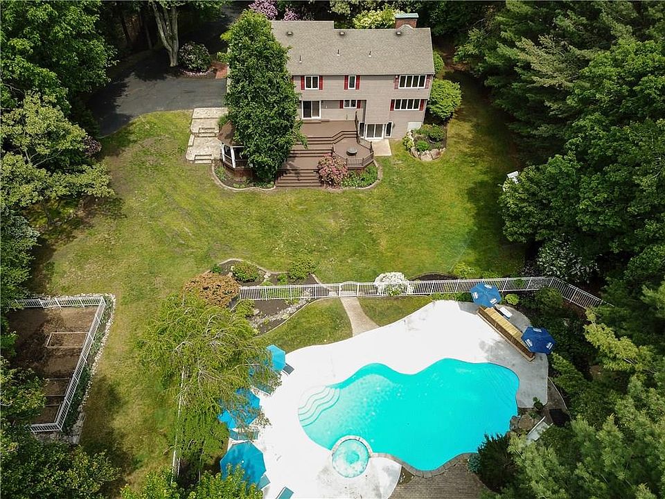 1st image of 65 Woodbridge Dr