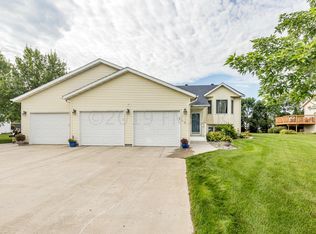 401 Fairway Dr, Casselton, ND 58012