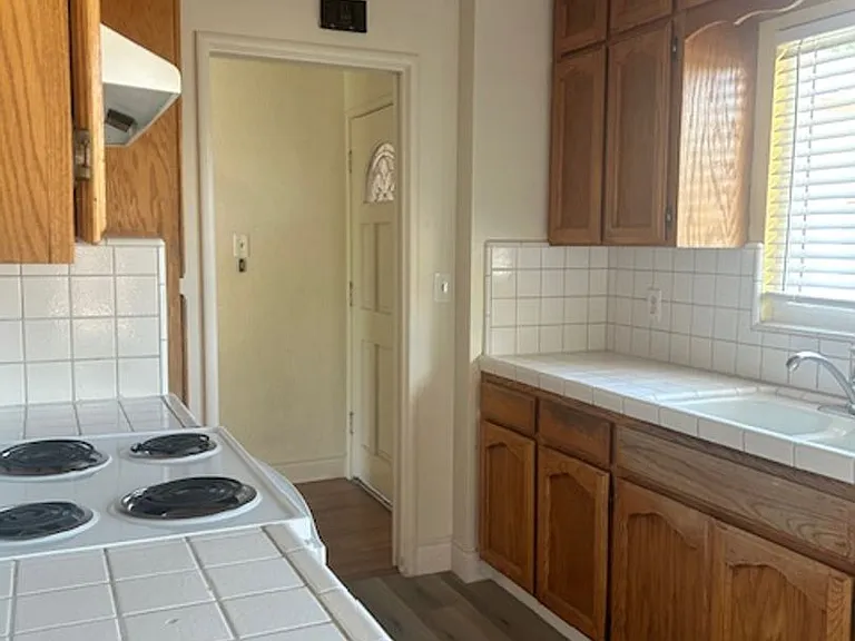 4436 N Van Dyke Ave — Photo 9