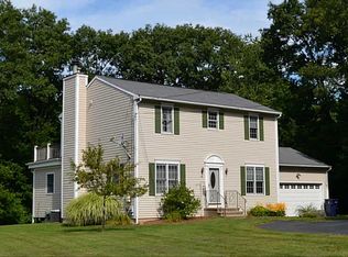40 Village Hill Ln, North Kingstown, RI 02852