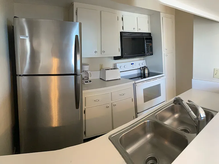 345 Medallion Blvd — Photo 7