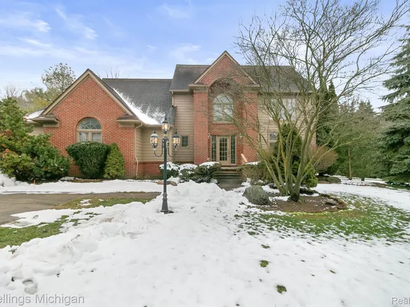6725 Deer Ridge Dr, Clarkston, MI 48348