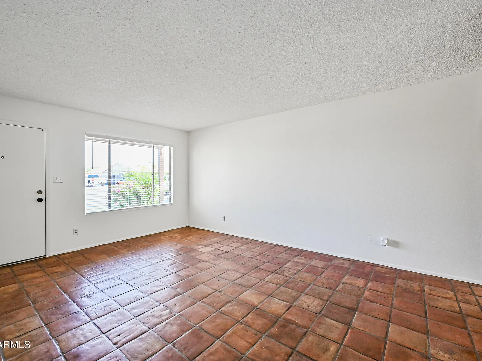 3 bed, 2.0 bath, 1216 sqft, $2,050 — Photo 4