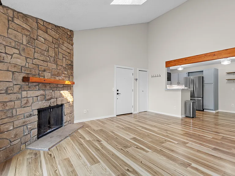 335 Wright St #312 — Photo 15