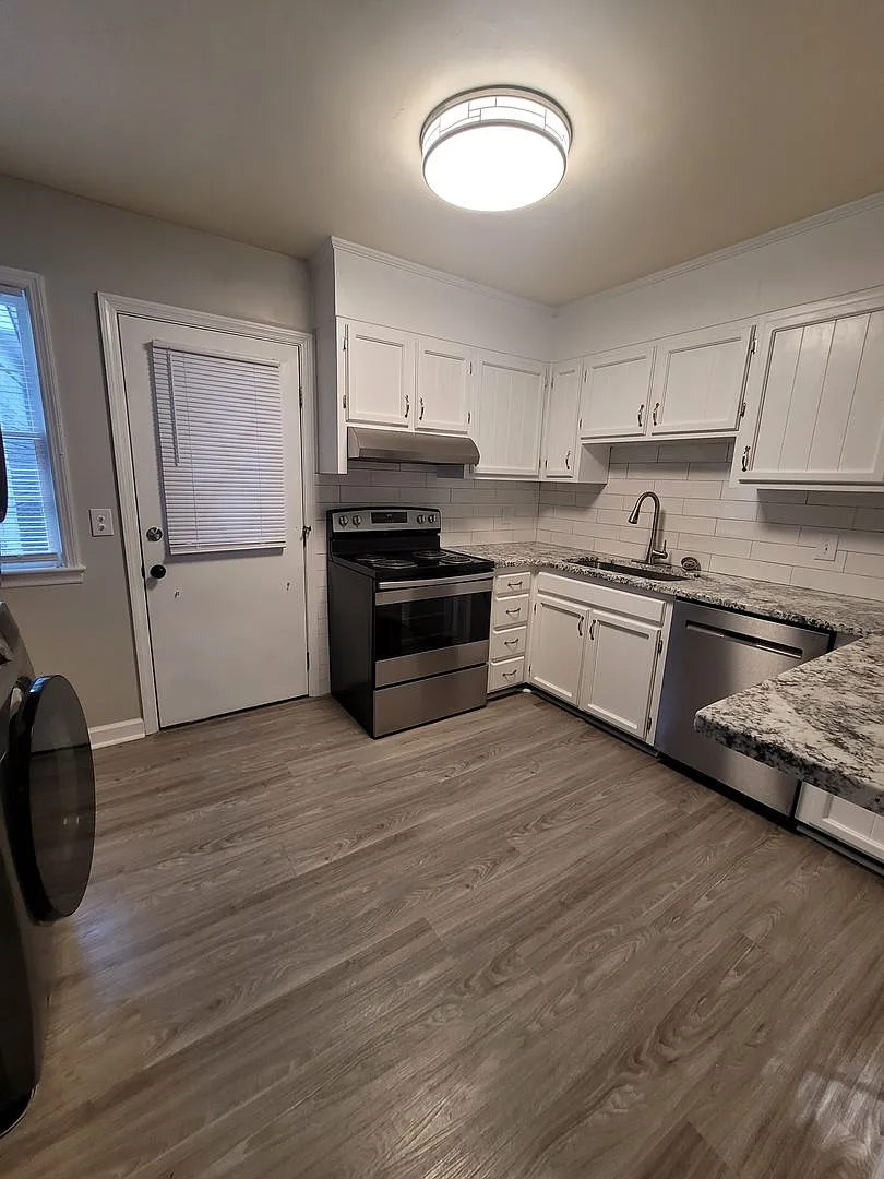 Enjoy living in this recently updated home in the heart of Wilmington . — Photo 3