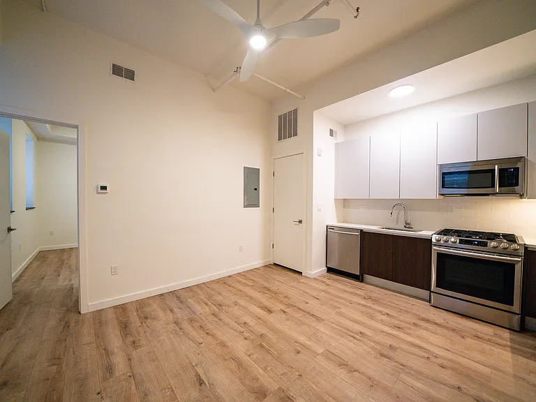 Longwood Row — Photo 17