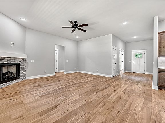 2nd image of 76 Stoneykirk Dr