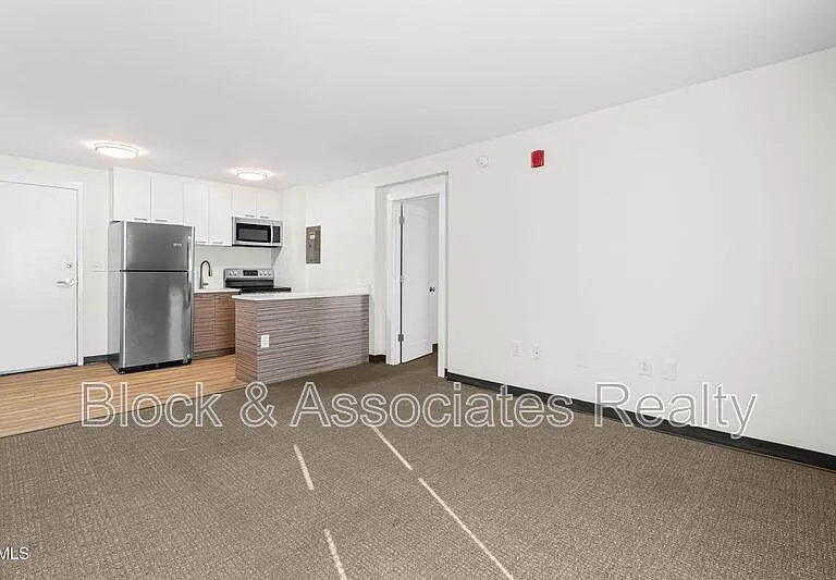 5104 Hollyridge Dr #103 — Photo 16