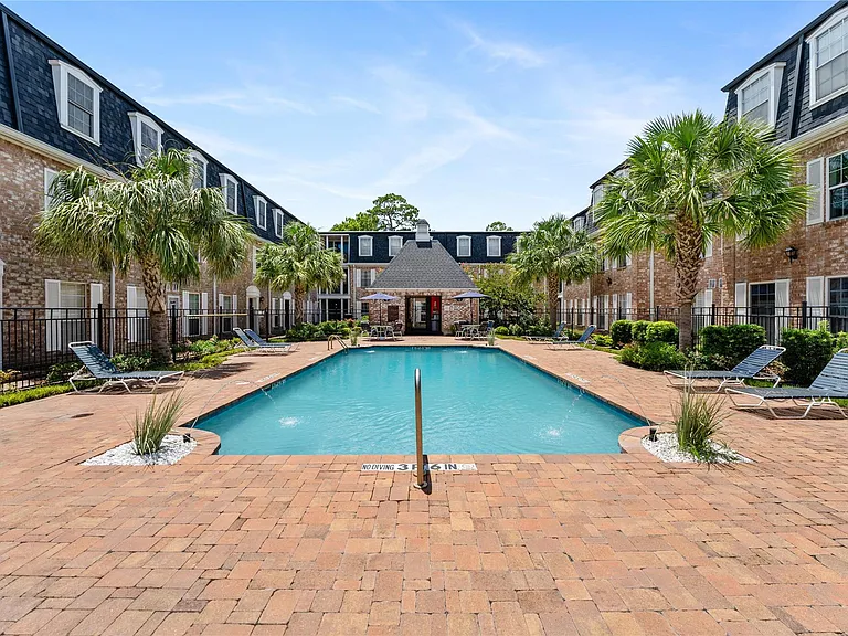359 N Post Oak Ln #127 — Photo 25