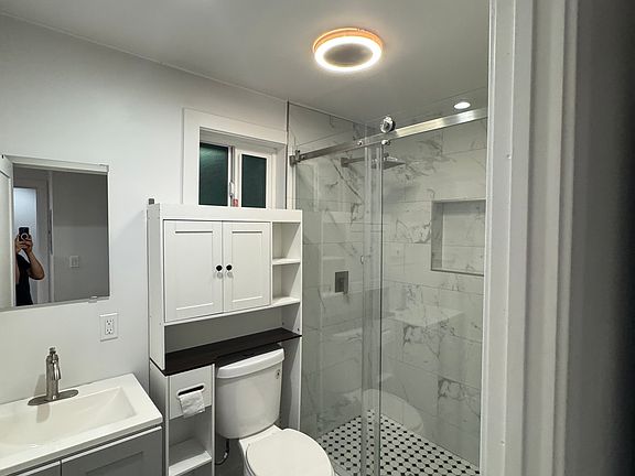5th image of 20362 Wyandotte St