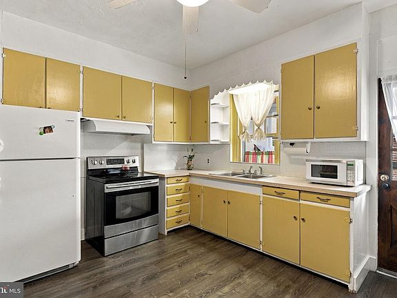 3rd image of 824 Lehman St