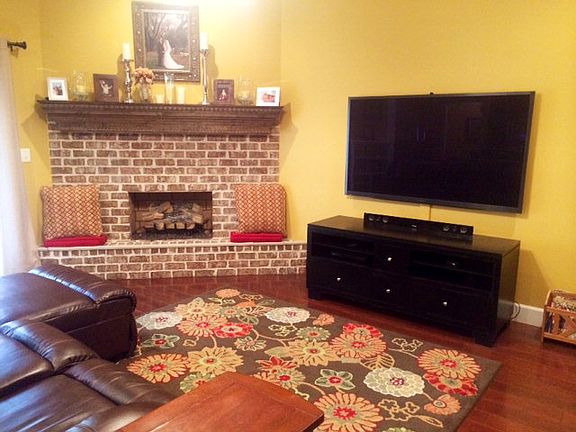 2nd image of 1930 Pine Lake Cir