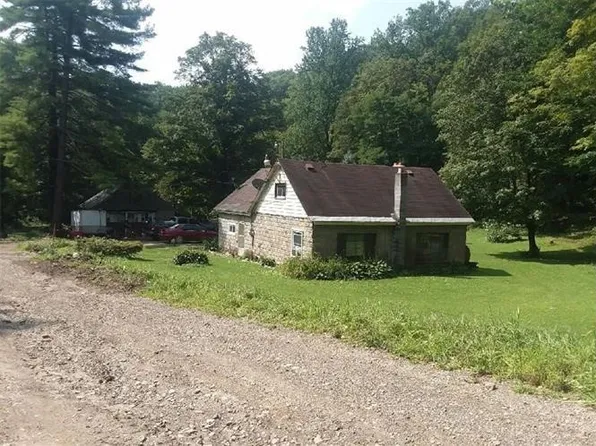 7263 Clark Rd, Erie, PA 16510