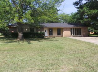 109 Travis Dr, Crystal Springs, MS 39059