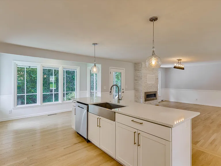 2111 Huron Dr — Photo 15