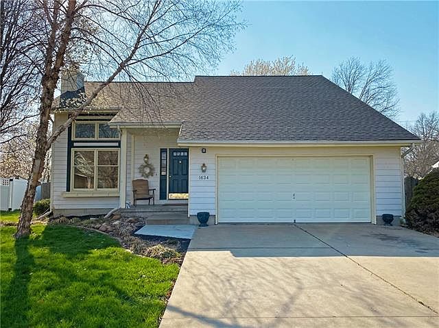 1634 S Elm St Ottawa Ks 66067 Zillow