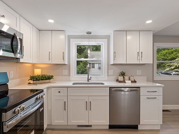 4th image of 3 Greystone Rd