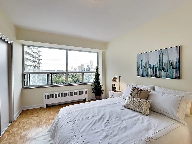 23 Lascelles Blvd — Photo 69