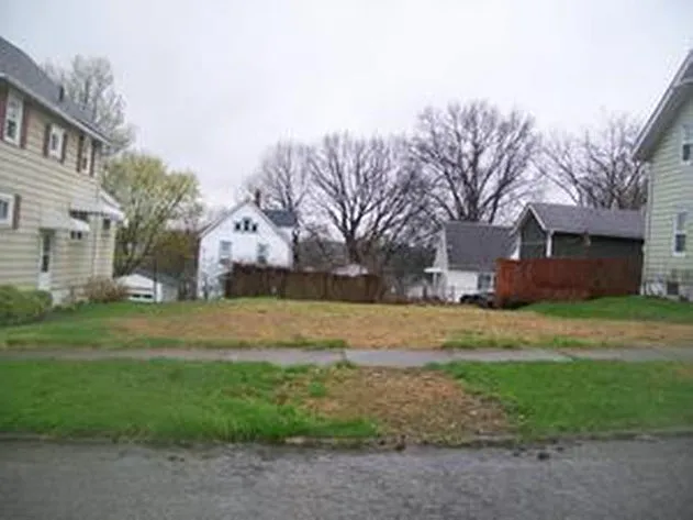 1036 W Tuscarawas Ave photo 1