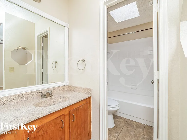5624 Lordsburg Trl — Photo 11
