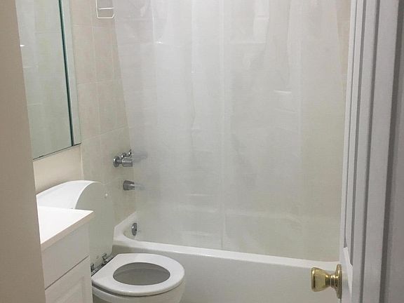 5th image of 249 Warwick Ave #2
