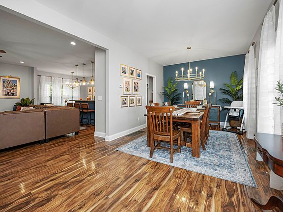 5th image of 528 Blue Spruce Dr