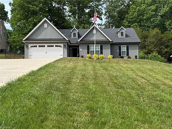 2nd image of 429 Winchester Dr