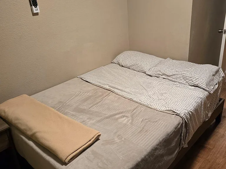 2604 Sierra Vista Ct #G — Photo 31