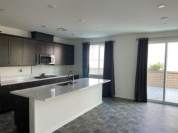 3rd image of 831 Dahlia Ave #0