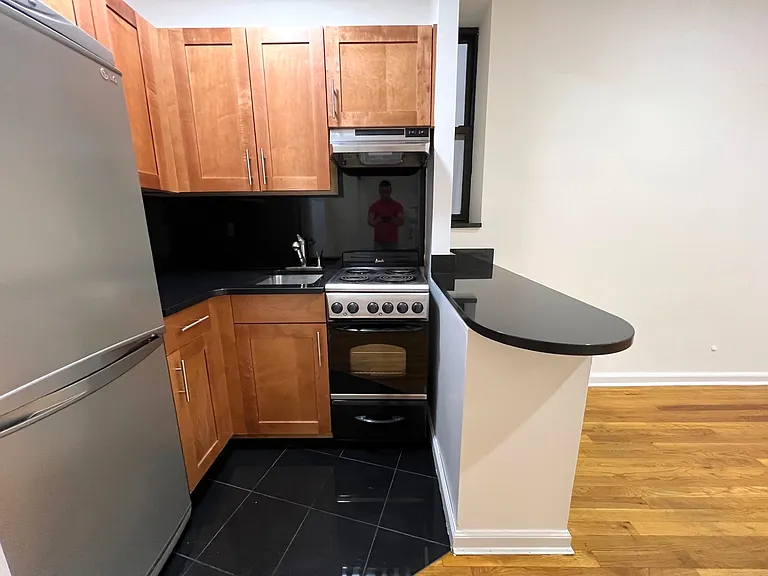 151 E 81st St #3G — Photo 2