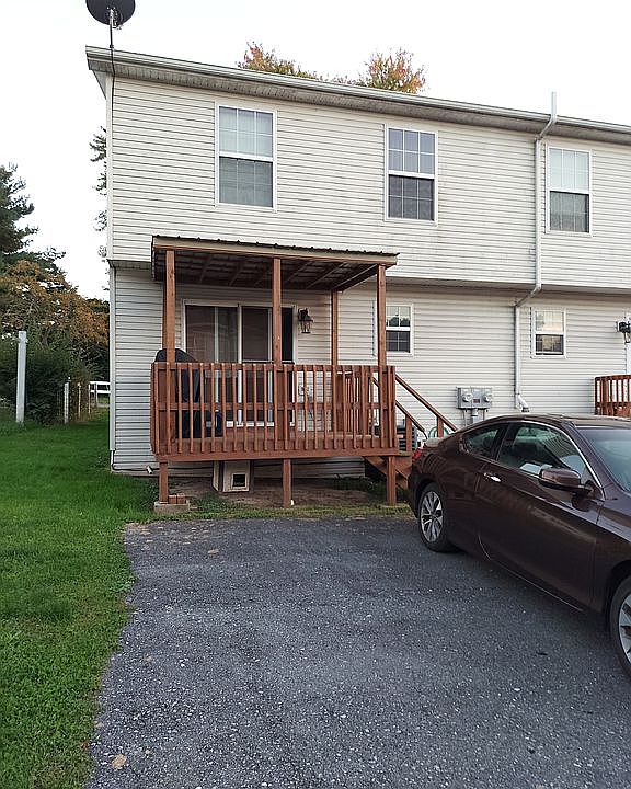 2nd image of 405 Oak St