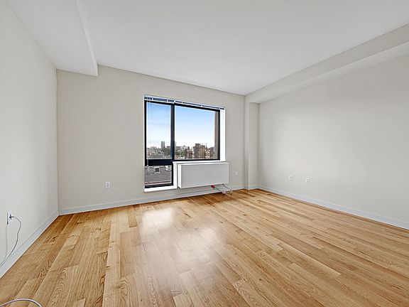 3rd image of 44-72 11th St #704A