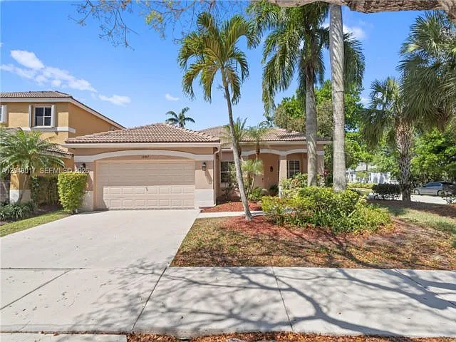 4 bed, 2.5 bath, $5,450 — Photo 2