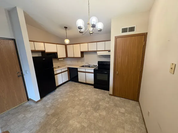 2208 Hanley Rd APT 6, Hudson, WI 54016