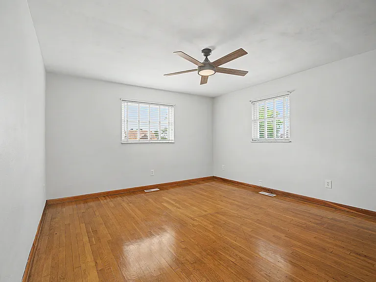 3707 E 4th St — Photo 22