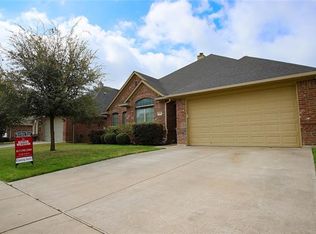 331 Tioga St, Burleson, TX 76028