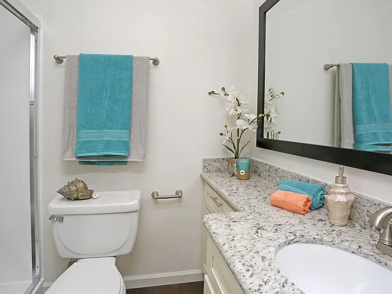 CENTRAL PARK APARTMENTS — Photo 7