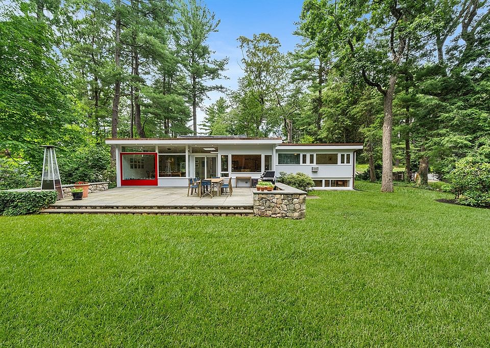 1st image of 32 Moon Hill Rd