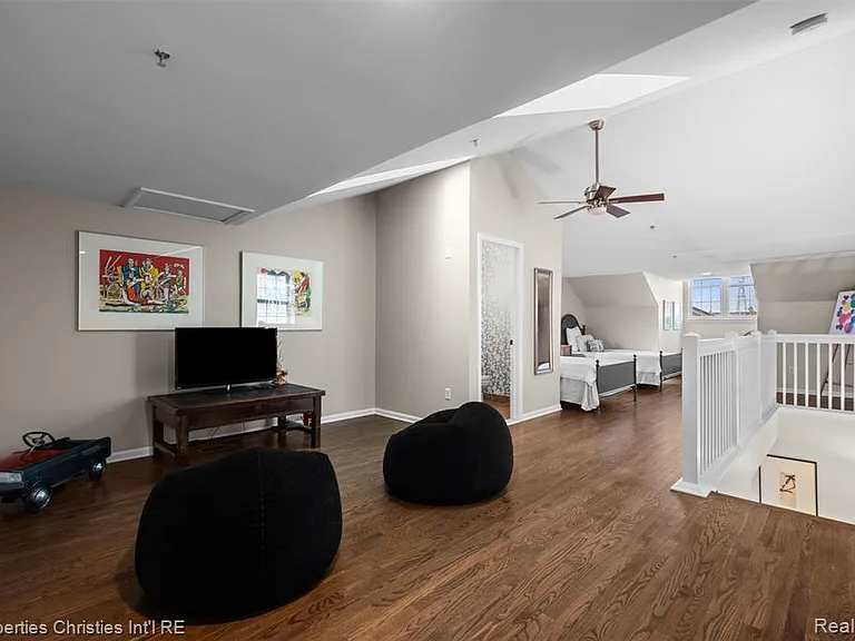 512 Graten St — Photo 38