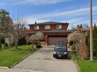94 Madawaska Ave, Toronto, ON M2M 2R4