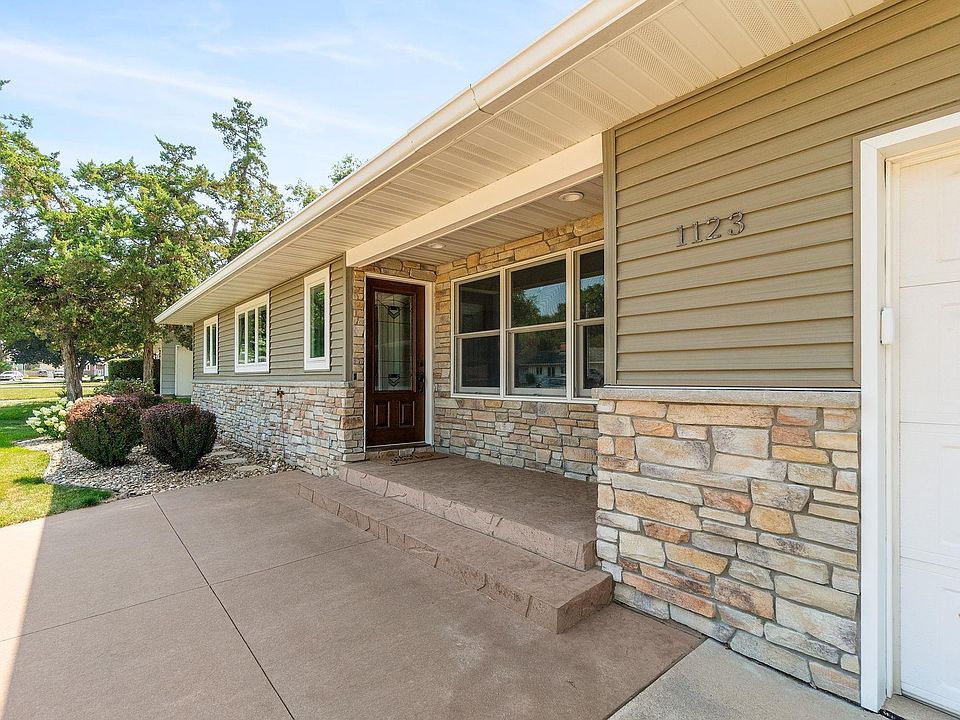 1123 Ridgemont Rd, Waterloo, IA 50701 | Zillow