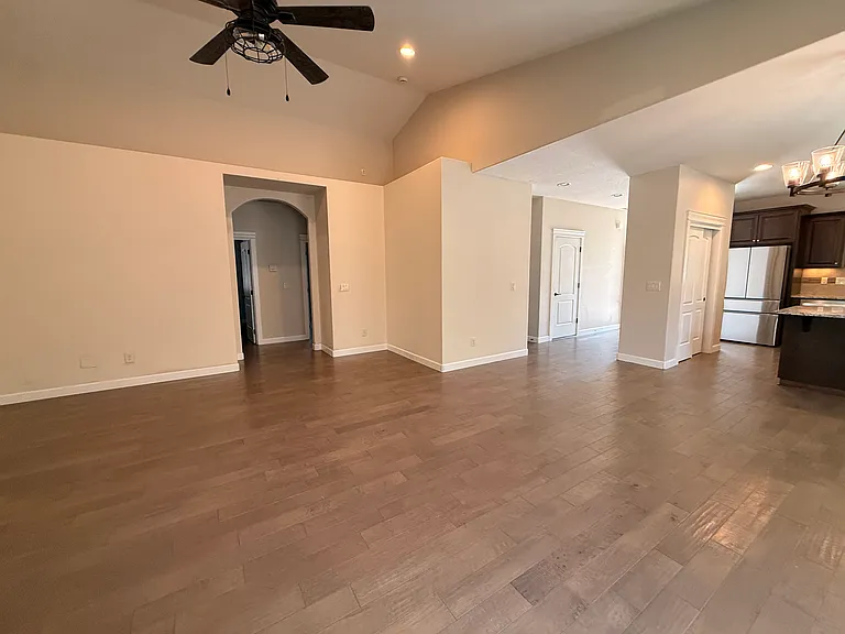 2626 NE Hawthorne Cir — Photo 5