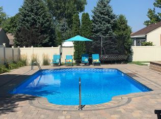 18773 S Oak Dr, Clinton Township, MI 48038