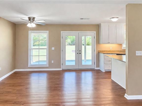 4th image of 1219 Hooper Rd
